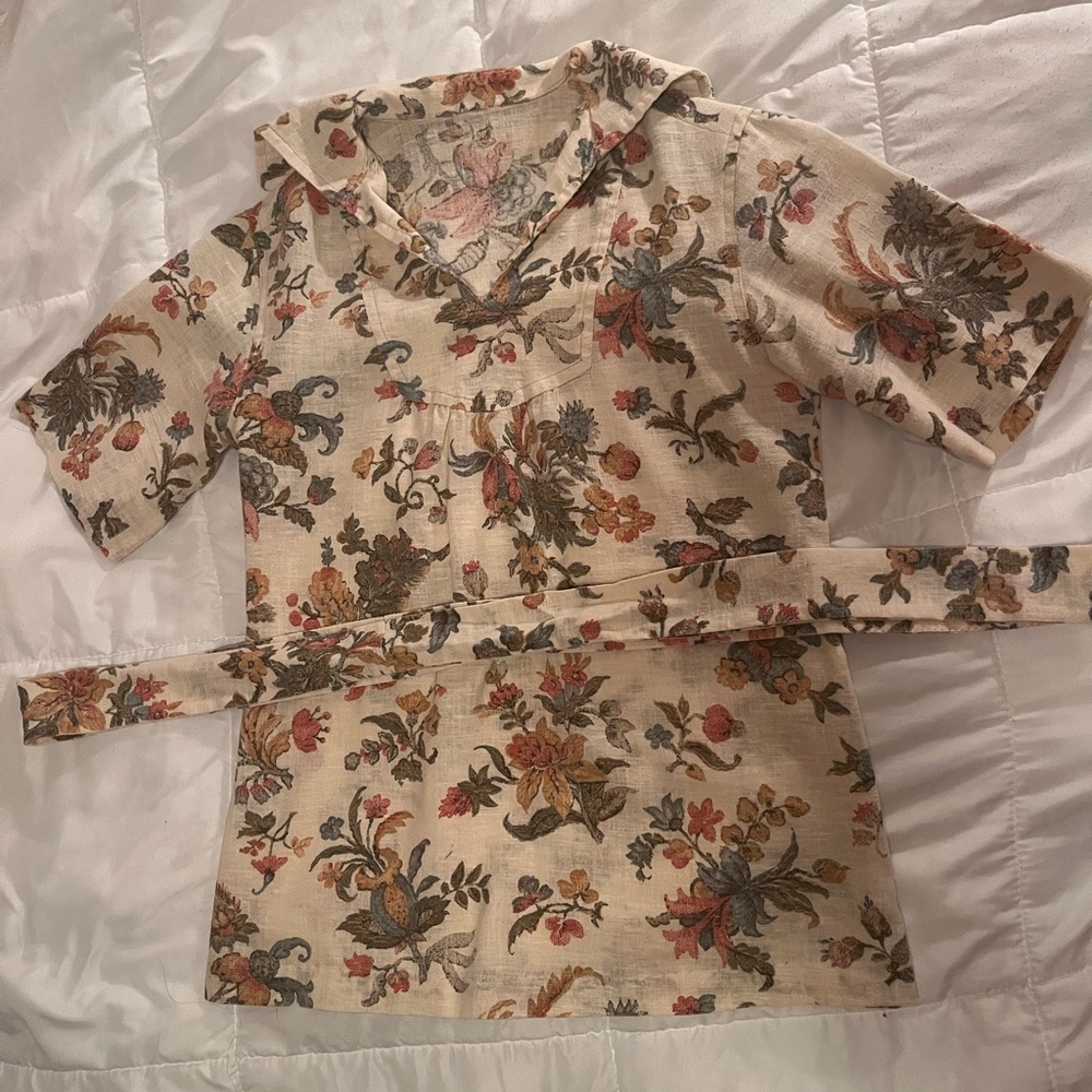 Vintage Floral Print Top with Belt